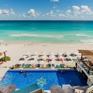  Apartment *turquoise Escape- Beachfront By Casa Paraiso*